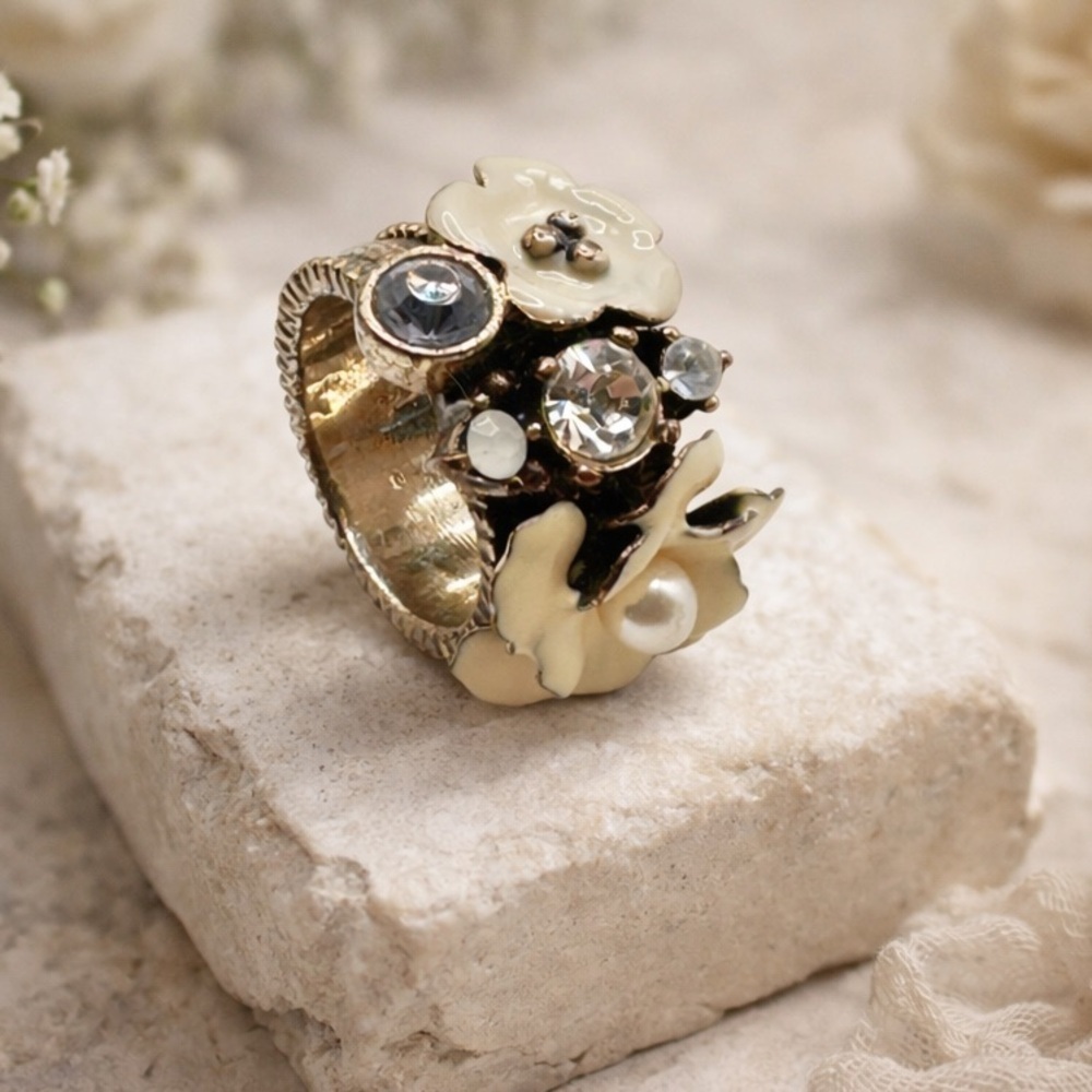 BCBGMaxAxria Floral Statement Ring Pearl Rhinestone Enamel Antique Gold size 7